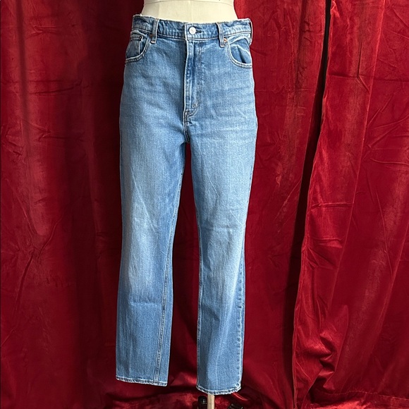 Abercrombie & Fitch 90’s High Rise Mom  Straight Leg Jeans - Picture 1 of 3